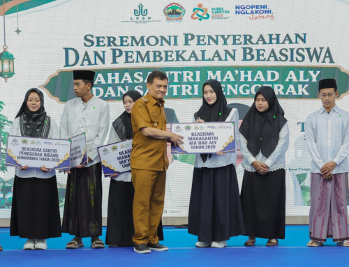 Jelang Hari Santri, Ahmad Luthfi Salurkan Beasiswa 424 Mahasantri dan 58 Santri Penggerak