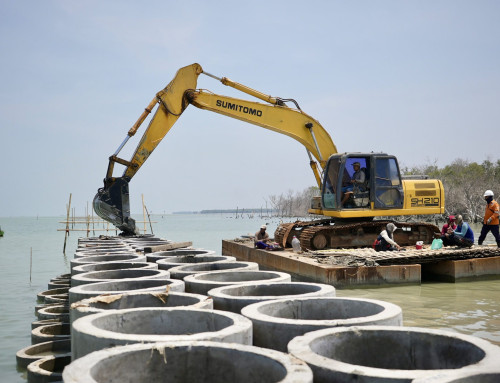 Atasi Ancaman Abrasi di Sayung, Pemprov Jateng Bangun “Hybrid Sea Wall”