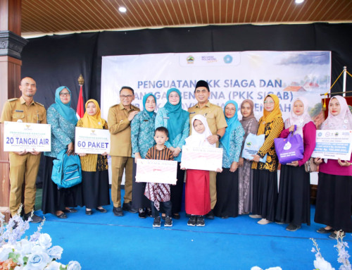 Program PKK Sigab Hadir di Tengah Kekeringan, Nawal Yasin Turun Langsung Salurkan Air Bersih di Pati